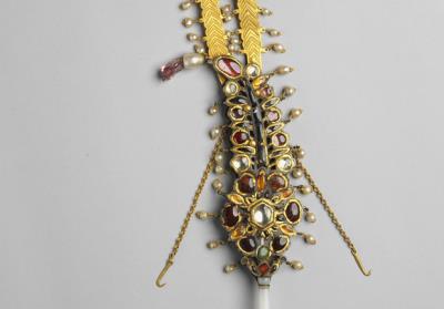 图片[3]-Gold aigrette with pearl and gem inlay. Presented to the Qing court from Kashagar in 1770, Qing dynasty, 18th c., work of the Muslim regions-China Archive